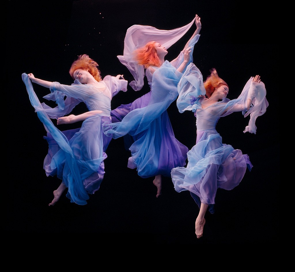 Howard  Schatz, Underwater Study 3284, 2000
Archival pigment print, 36 8/10 x 40 in.
SCH006